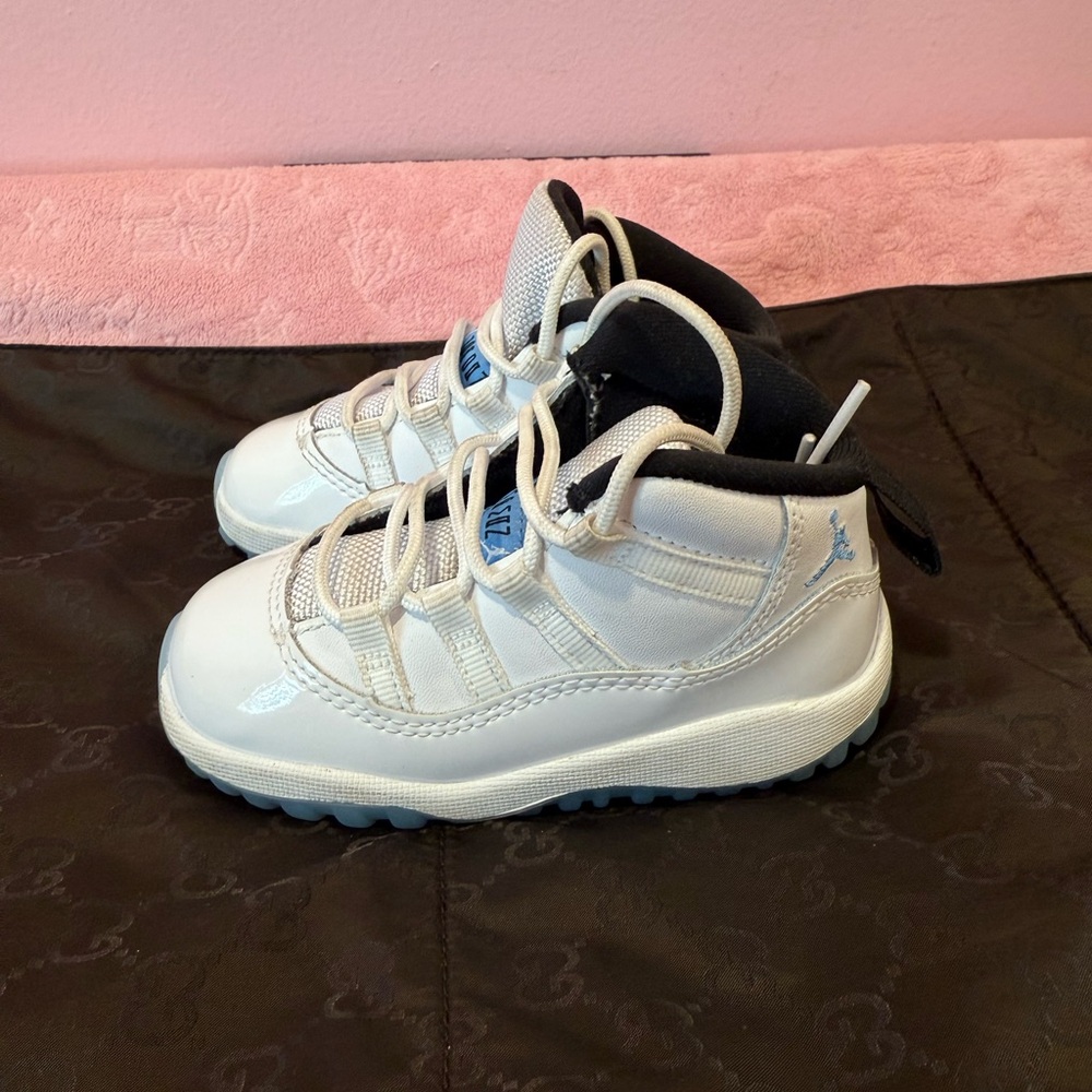 Jordan Retro 11 Legend Blue